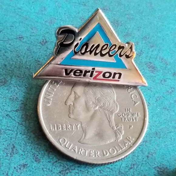 Verizon Pioneers Service Employee Award Silver Tone Tie Tack Hat Lapel Pin - Picture 3 of 9
